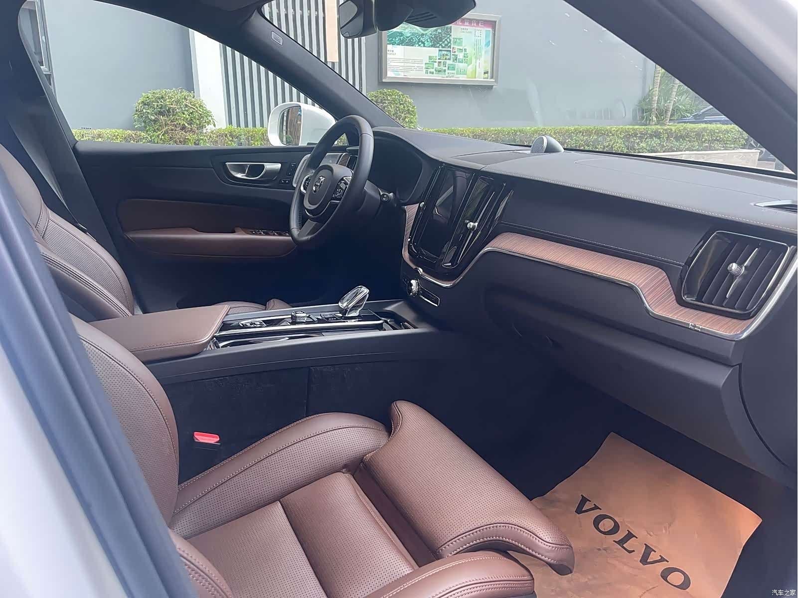 Volvo XC60, 2025 4