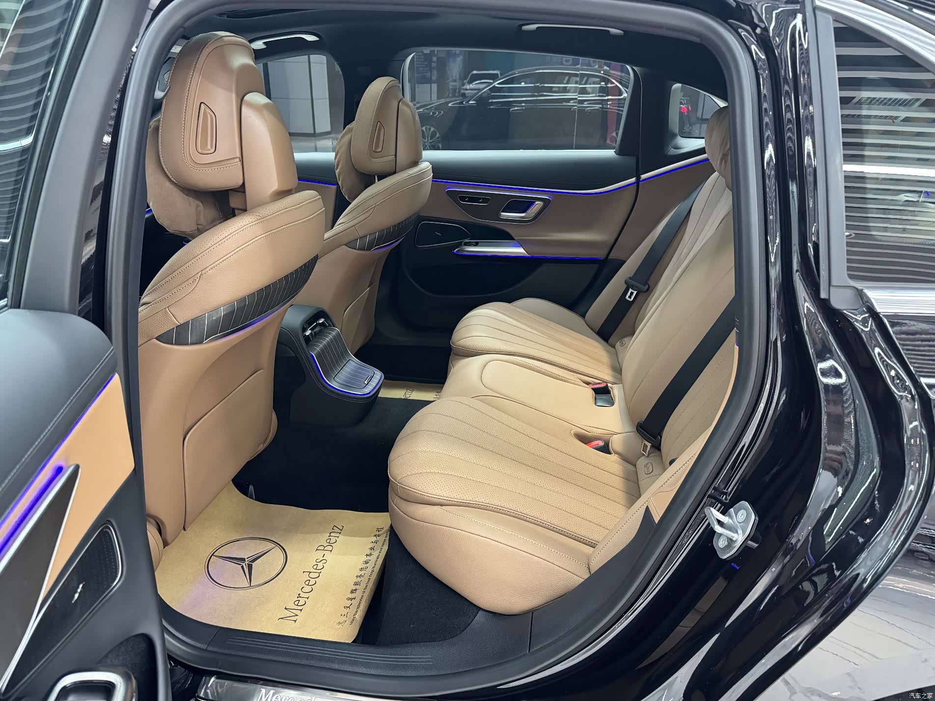 Mercedes-Benz E-Class, 2024 14