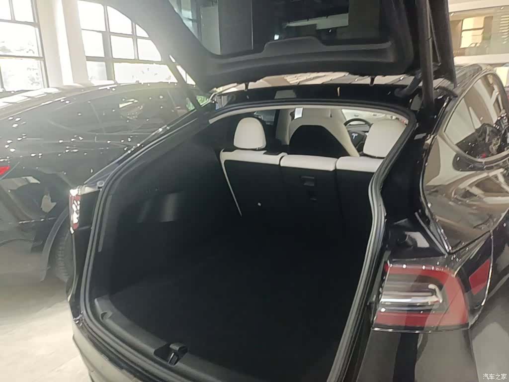 Tesla Model Y, 2022 19
