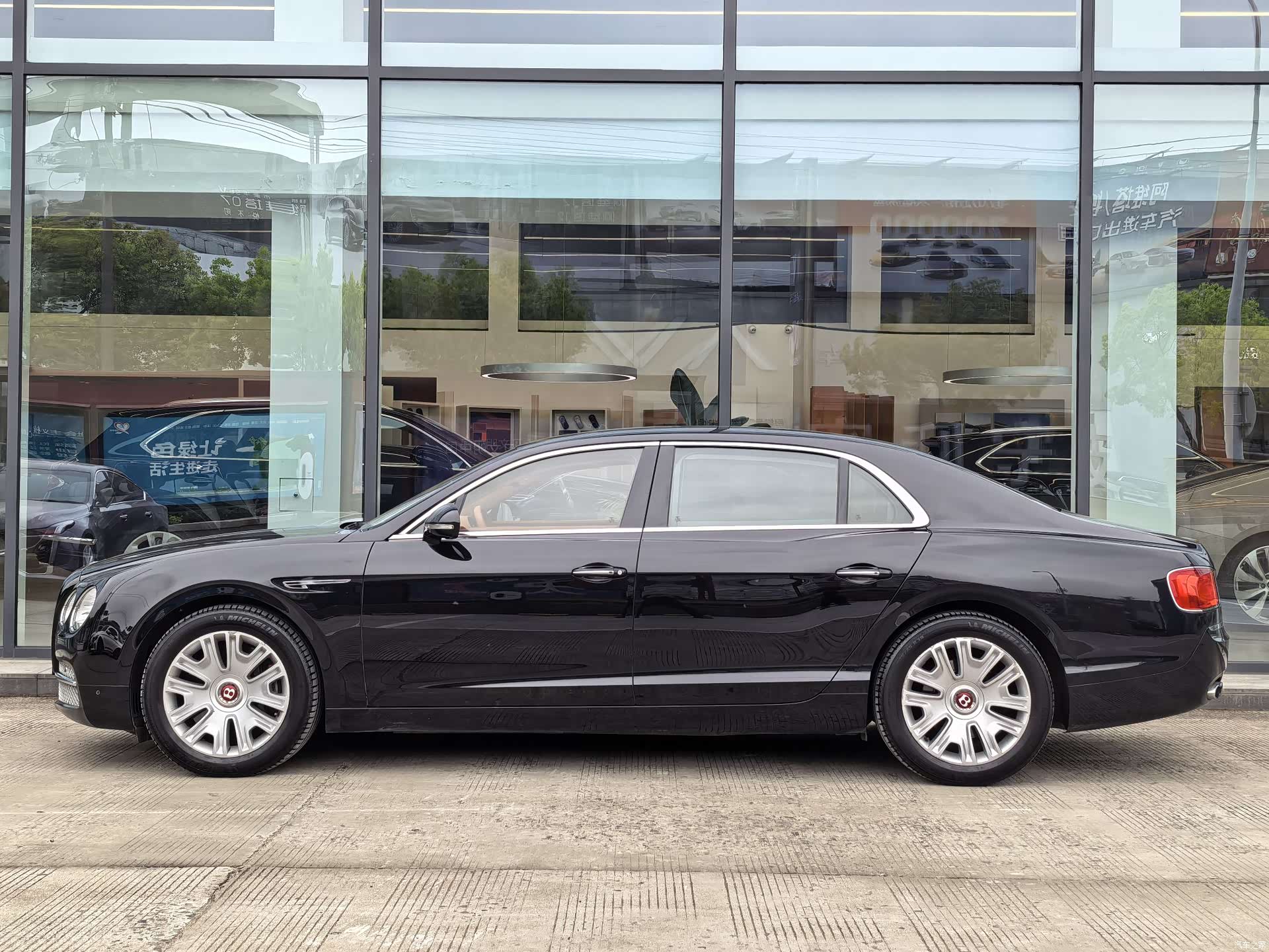 Bentley Flying Spur, 2018 3