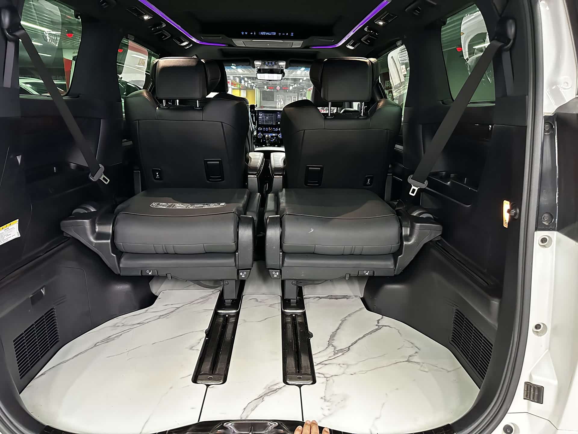 Toyota Alphard, 2021 19