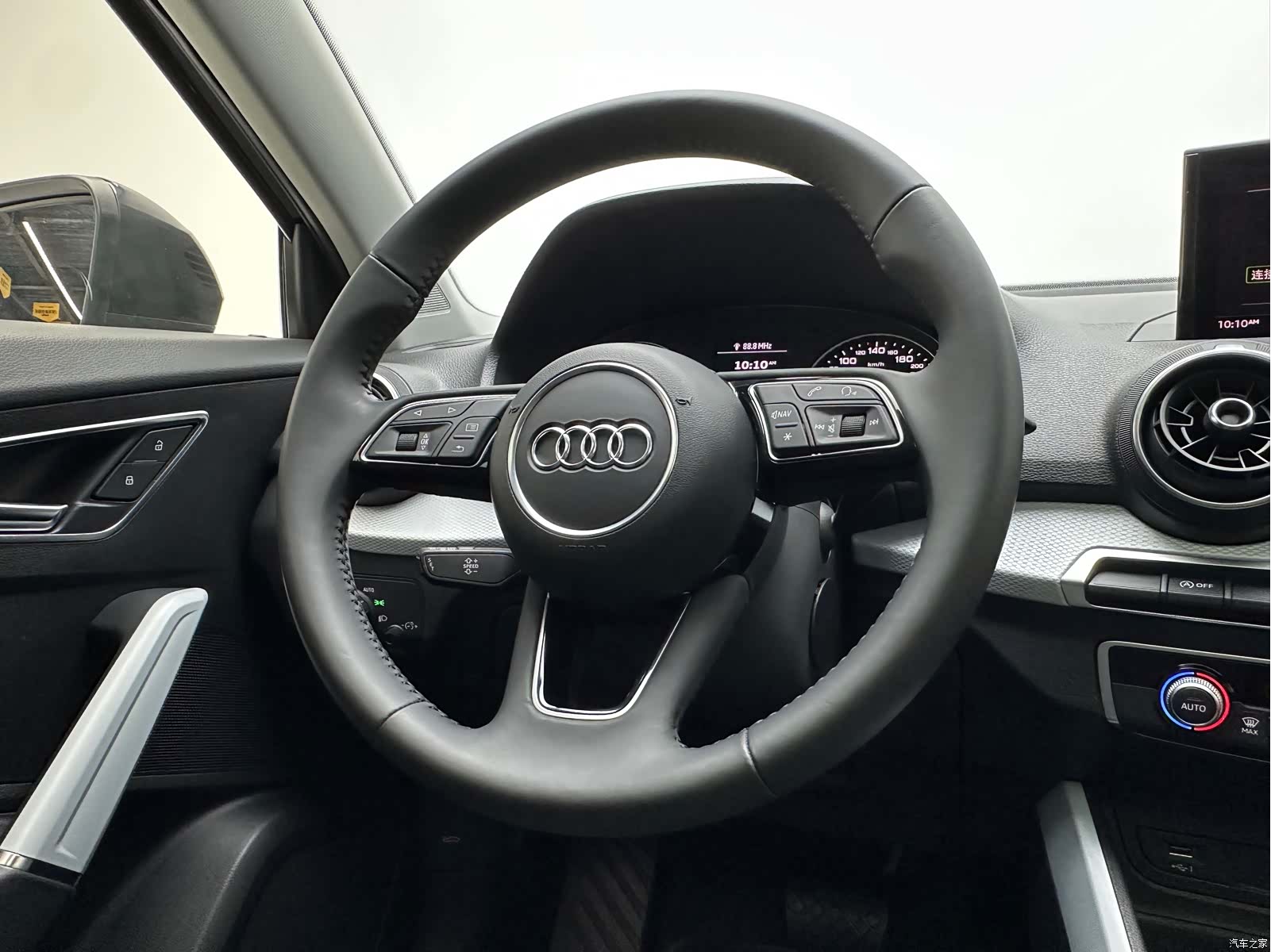 Audi Q2L, 2019 10