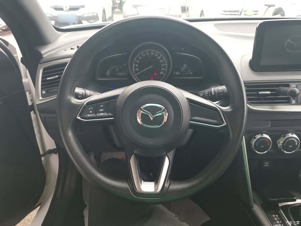 Mazda CX-4, 2019 11