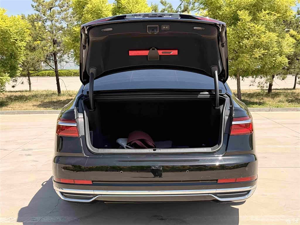 Audi A8L, 2021 32