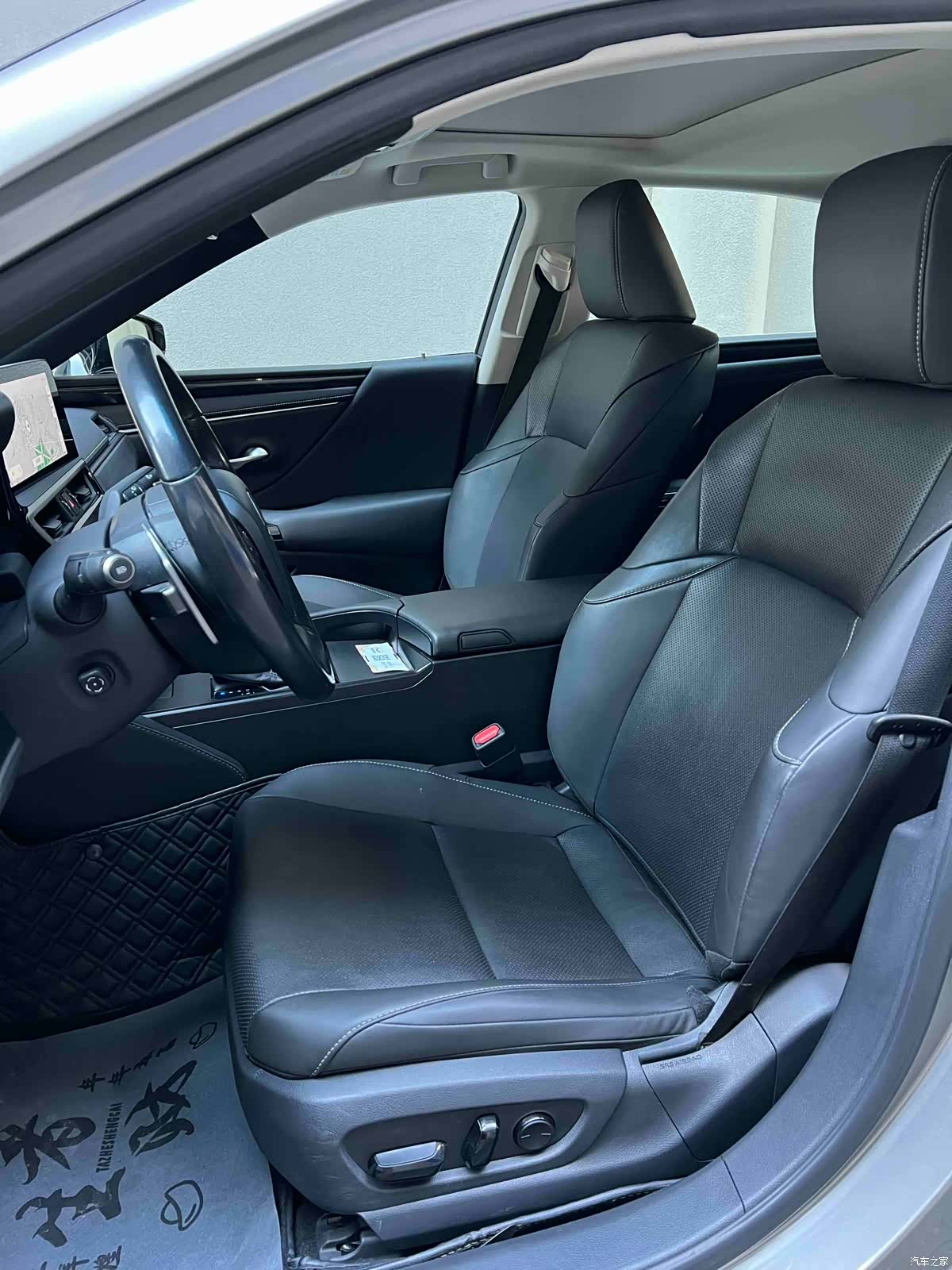 Lexus ES, 2023 12
