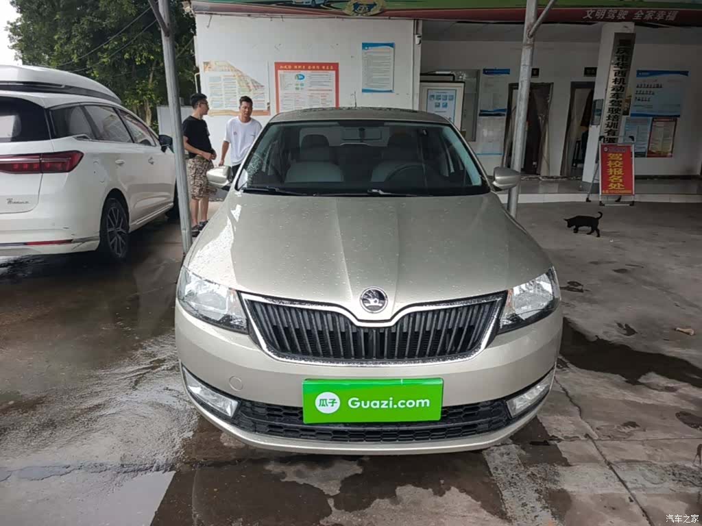 Skoda Rapid, 2017 3
