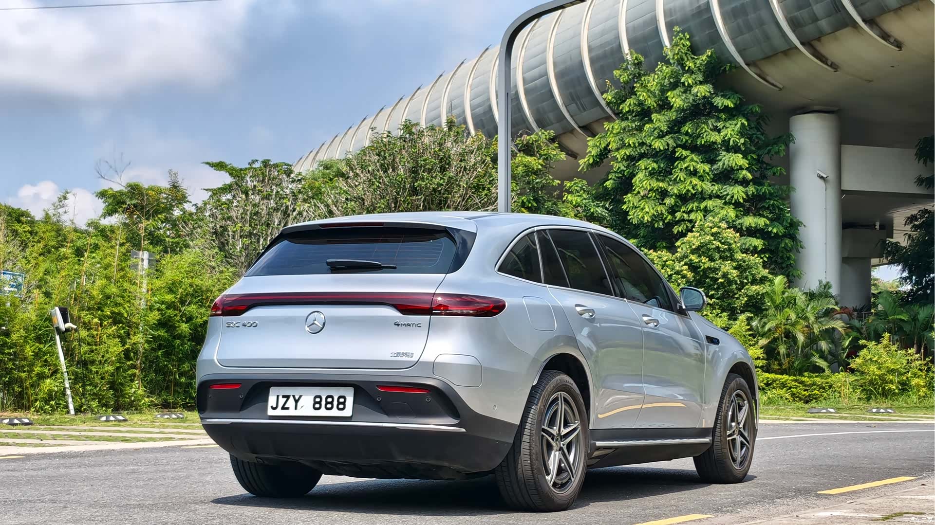 Mercedes-Benz EQC, 2020 7