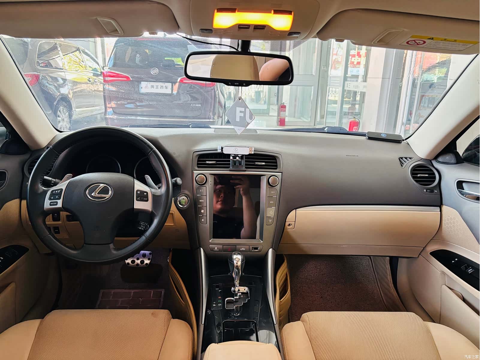Lexus IS, 2012 12