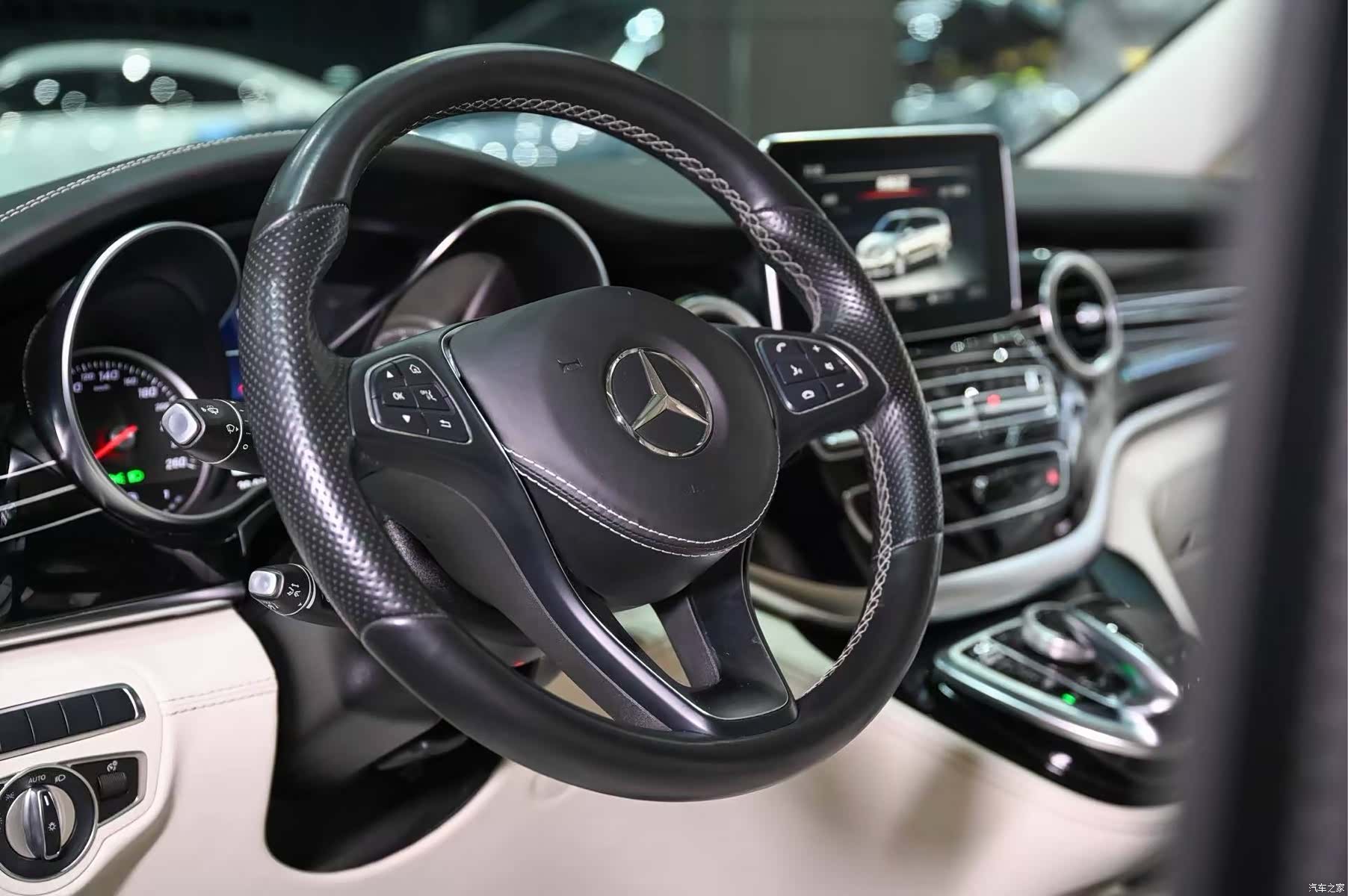 Mercedes-Benz V-Class, 2020 8