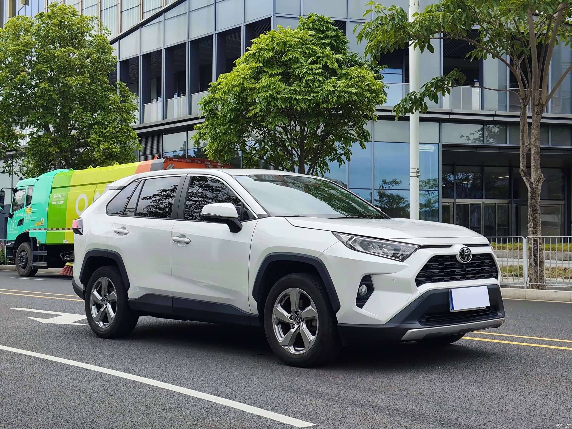 Toyota RAV4, 2023 3