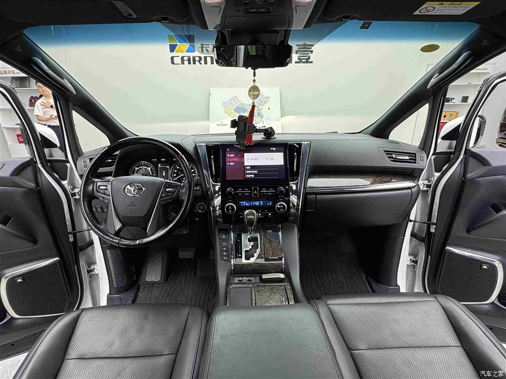 Toyota Alphard, 2021 10