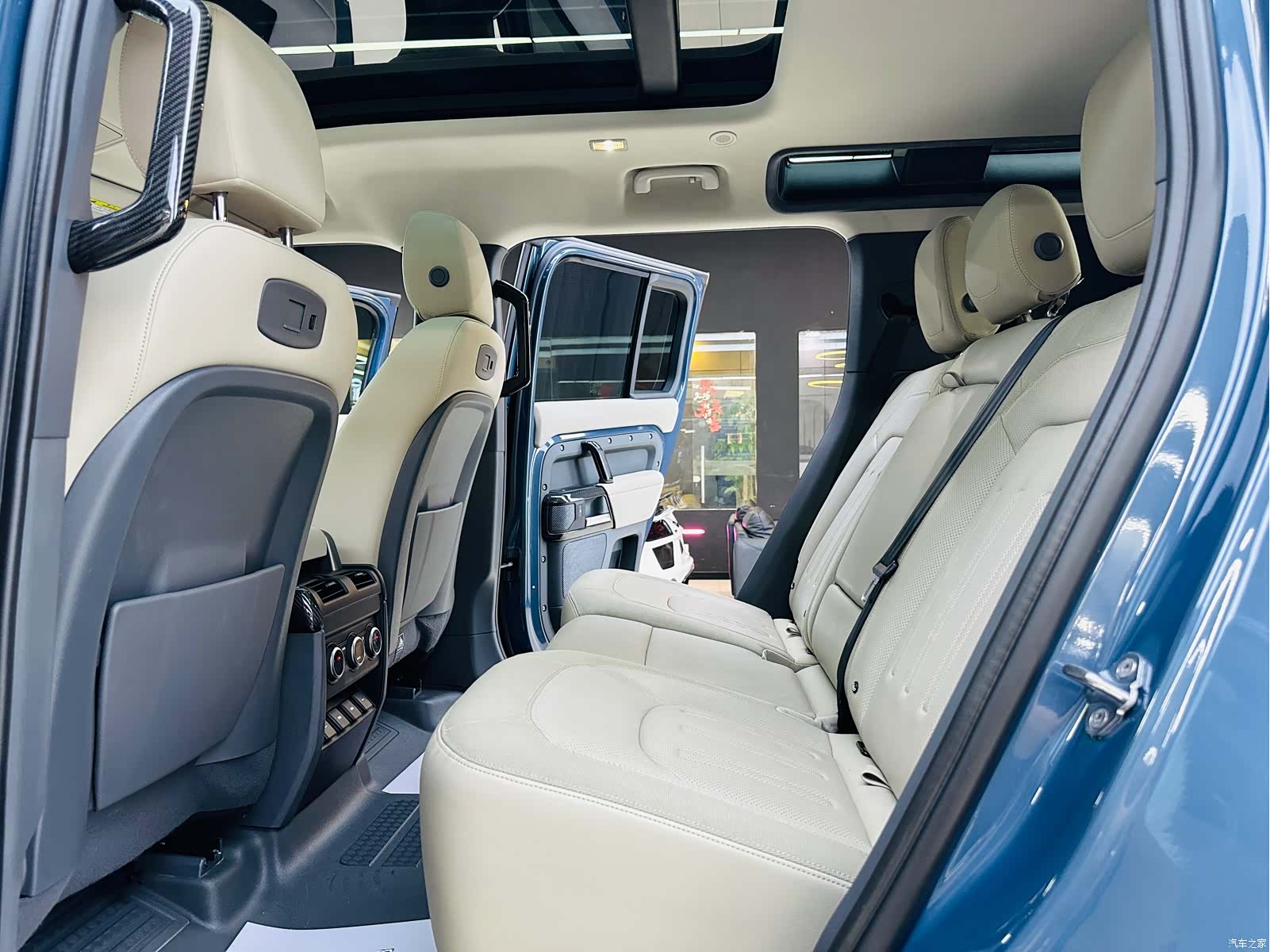 Land Rover Defender, 2021 12
