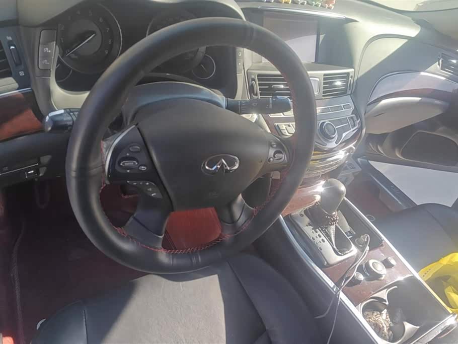 Infiniti Q70