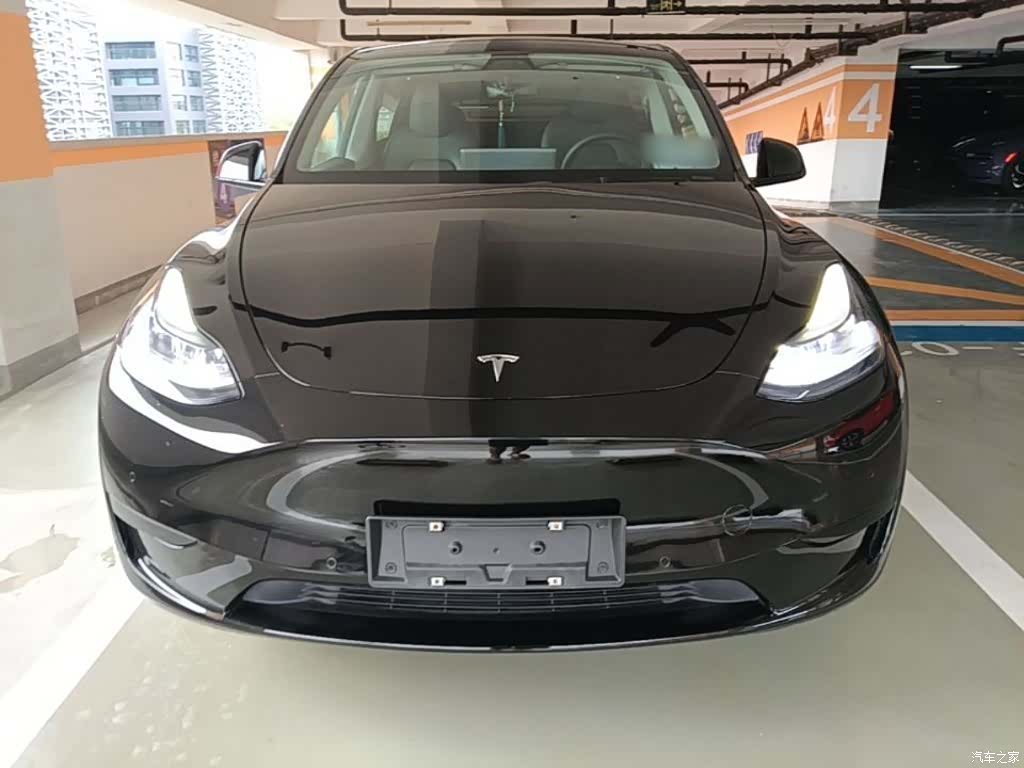 Tesla Model Y, 2022 3