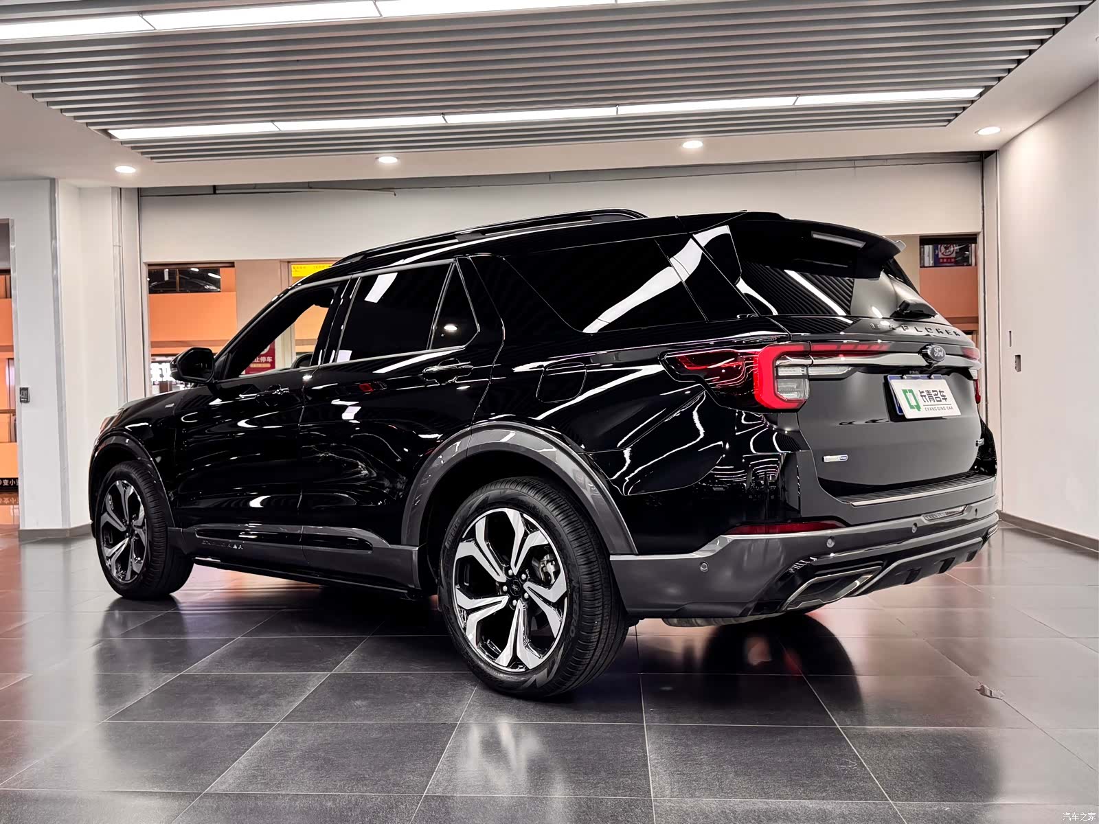 Ford Explorer, 2023 4