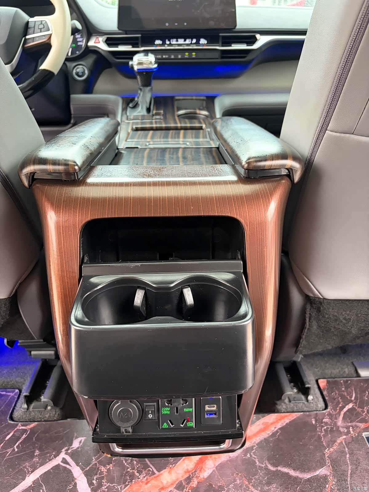 Toyota Granvia, 2024 17