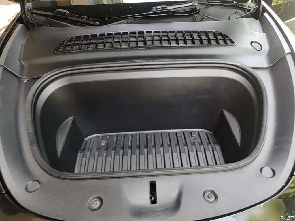 Tesla Model Y, 2023 20