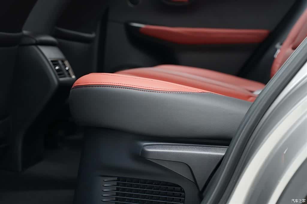 Lexus NX, 2020 11