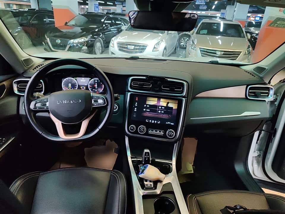 Lynk & Co 01