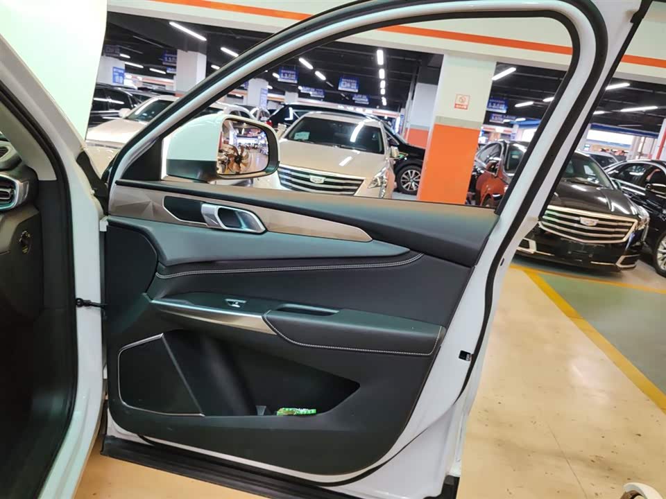 Lynk & Co 01