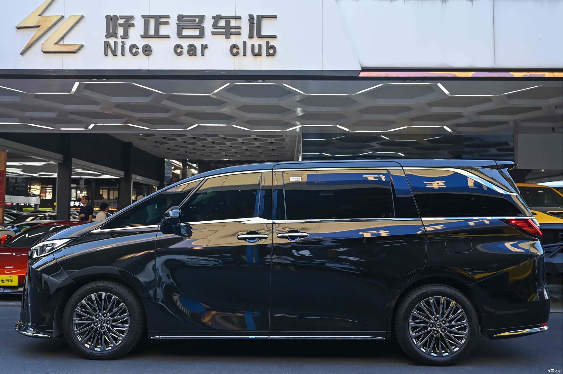 Lexus LM, 2024 2
