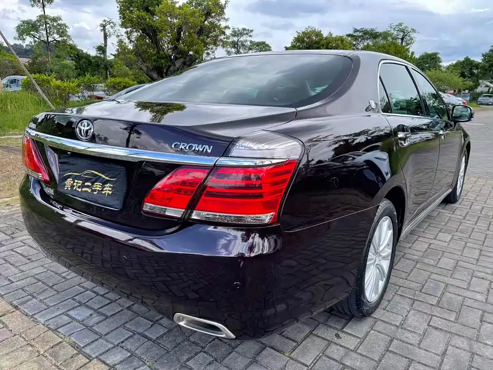 Toyota crown