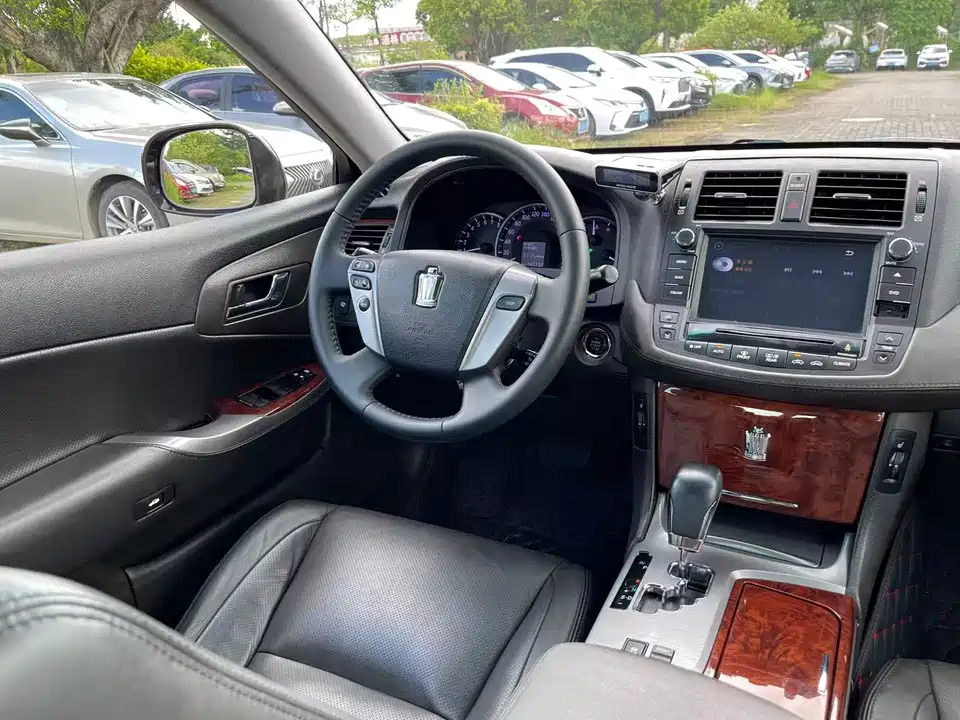 Toyota crown
