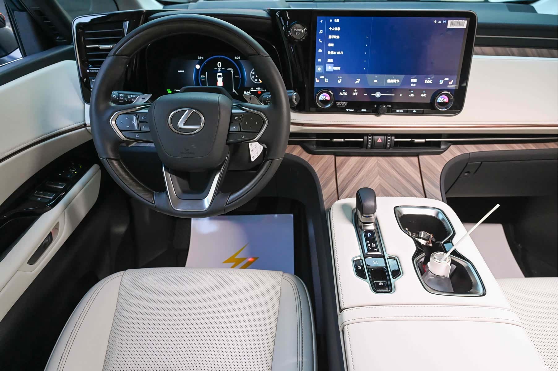 Lexus LM, 2024 16