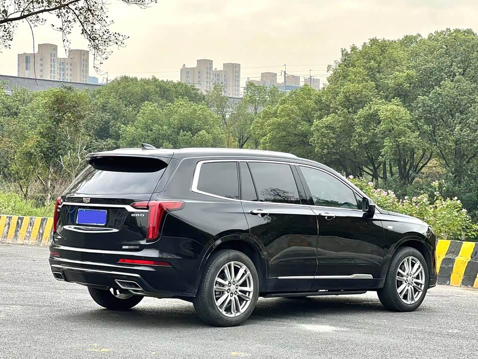 Cadillac XT6
