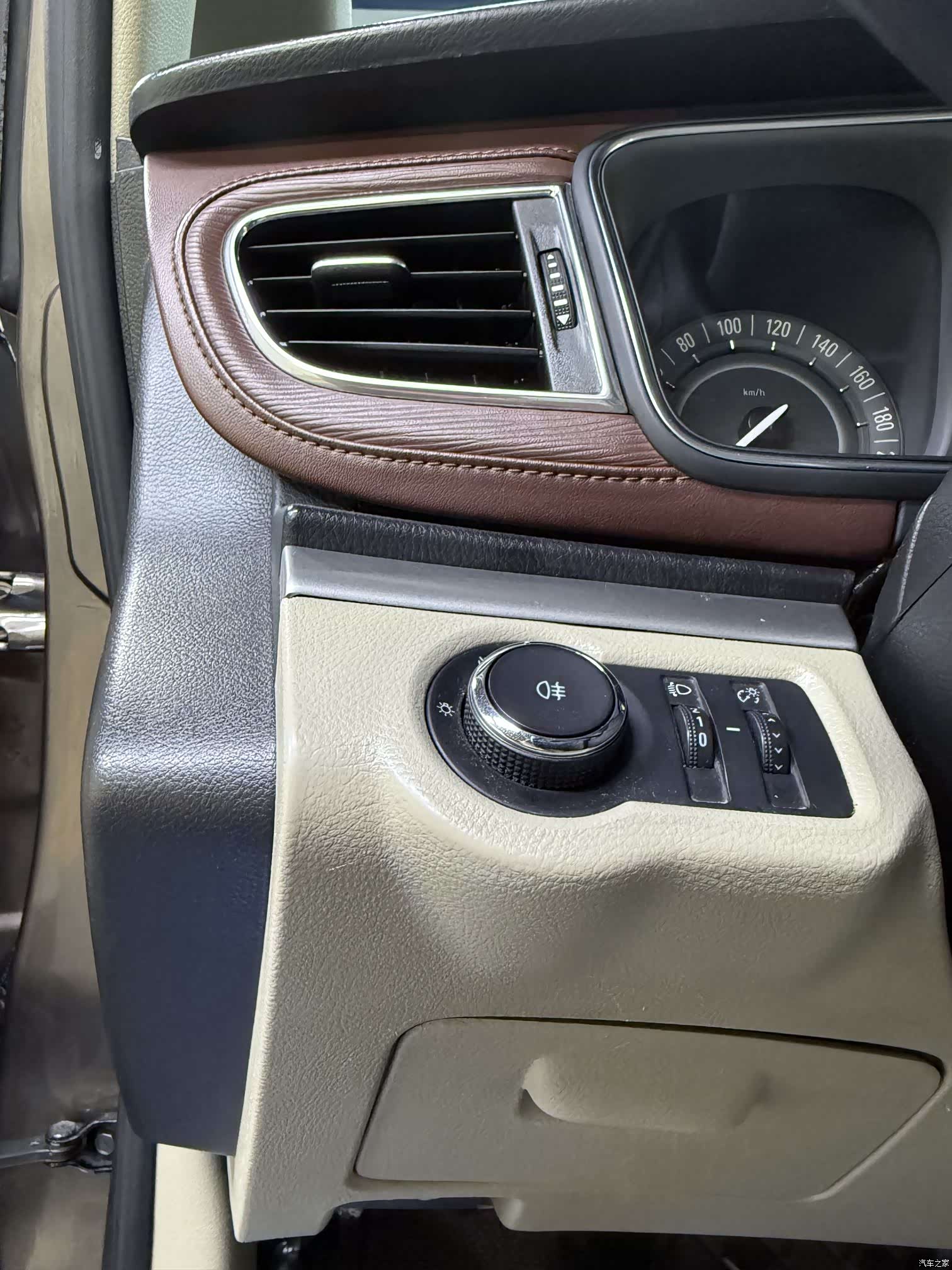 Buick GL8, 2019 19