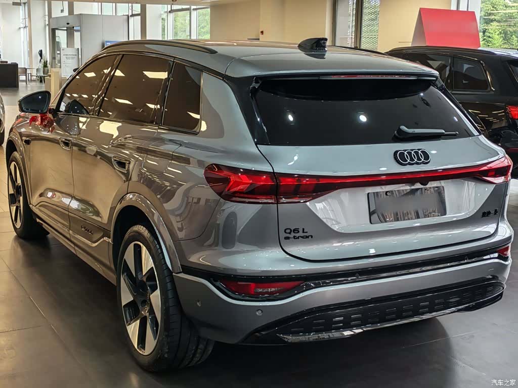 Audi e-tron, 2025 все фото
