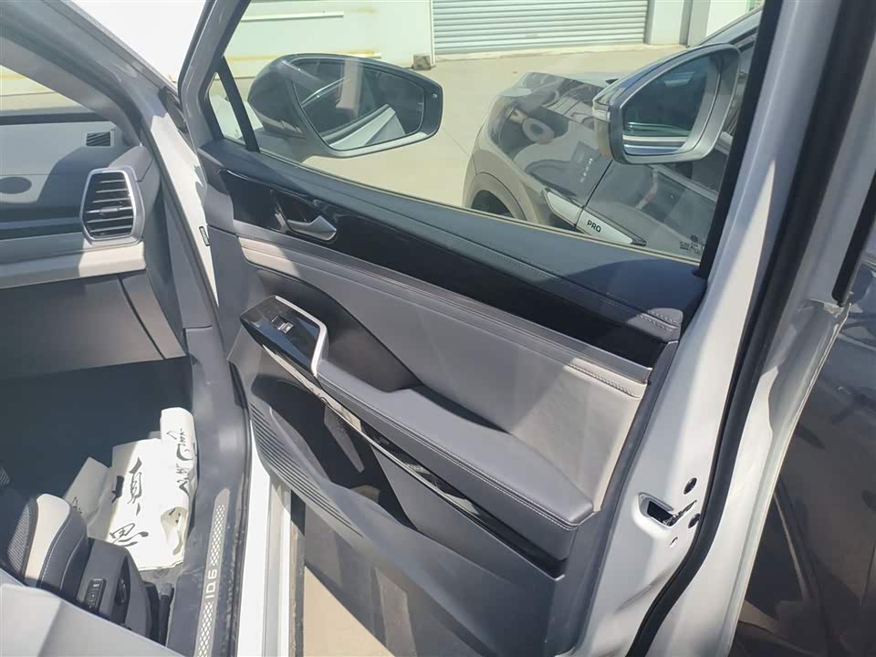 Volkswagen ID.6 CROZZ