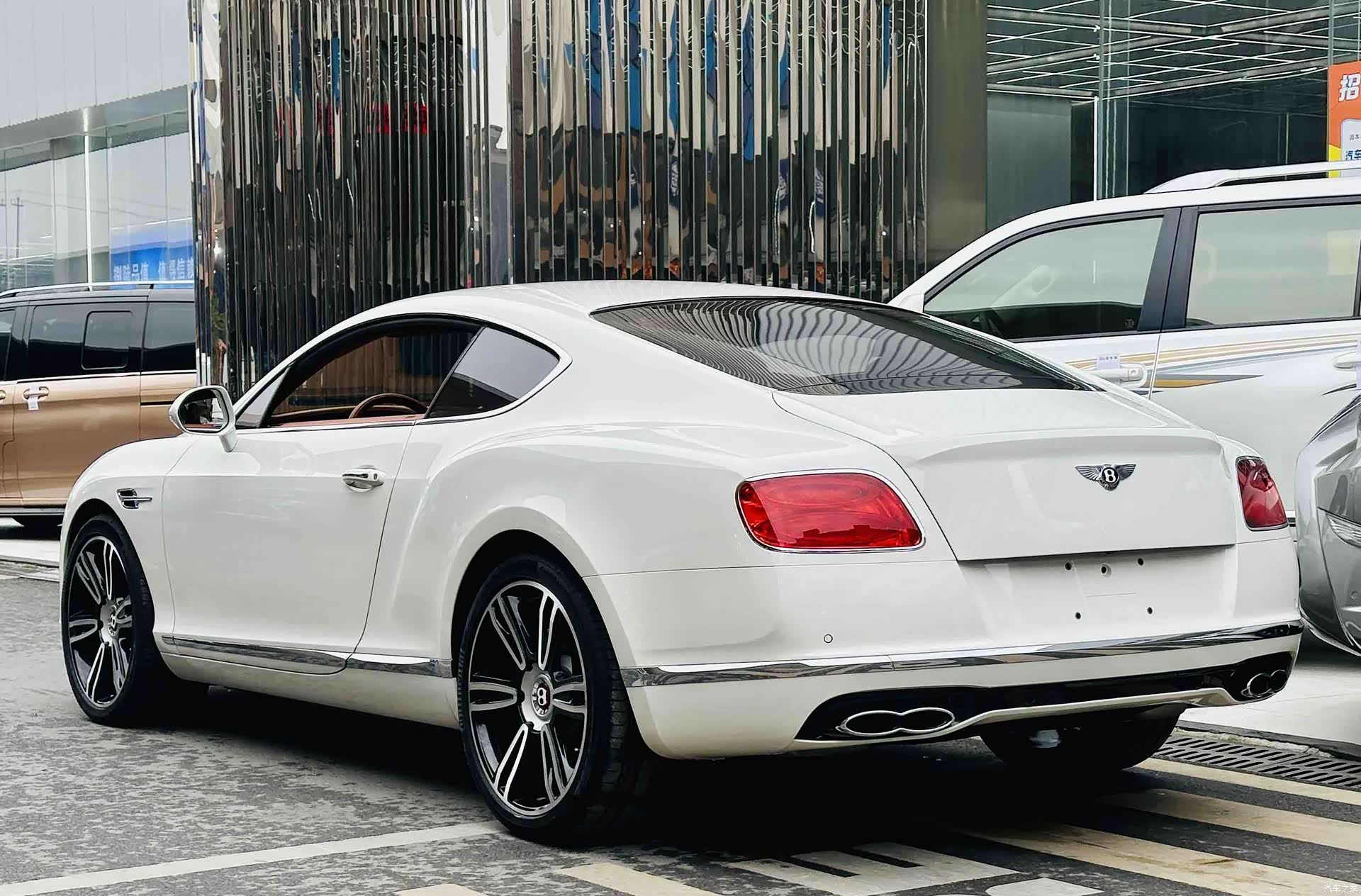 Bentley Continental GT, 2018 4