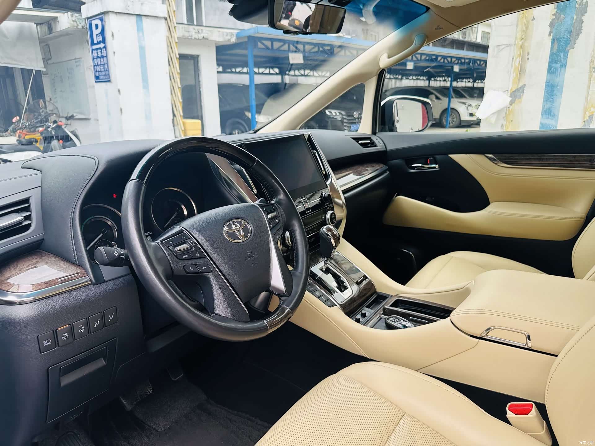Toyota Alphard, 2023 14