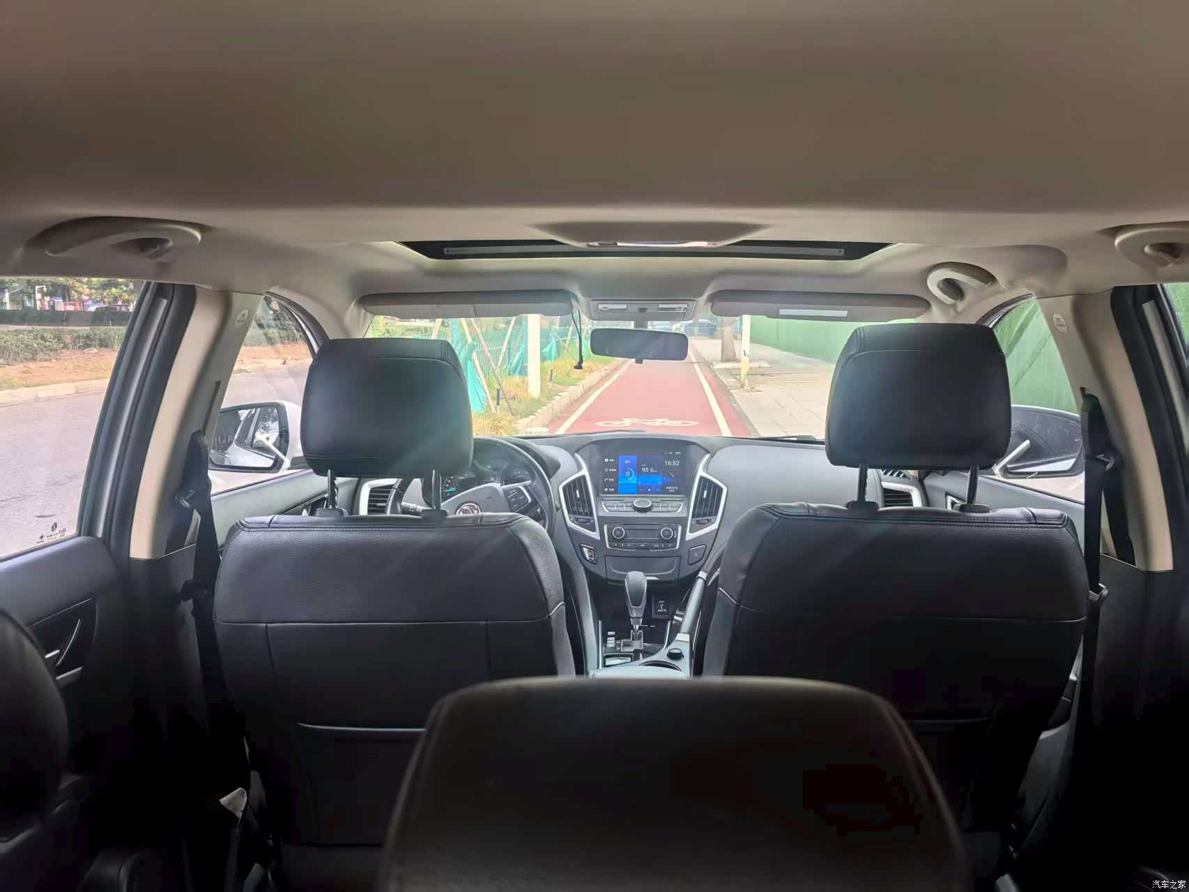 DongFeng AX7, 2016 8