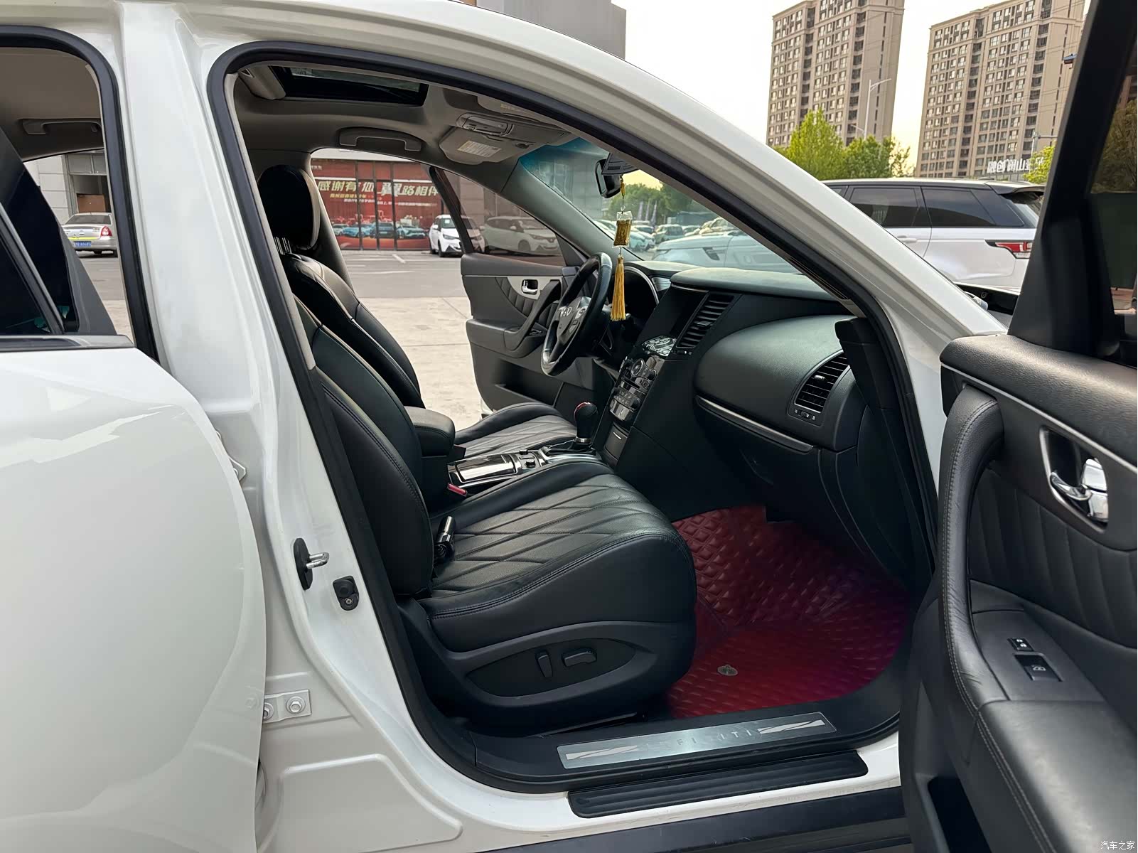 Infiniti FX37, 2013 11