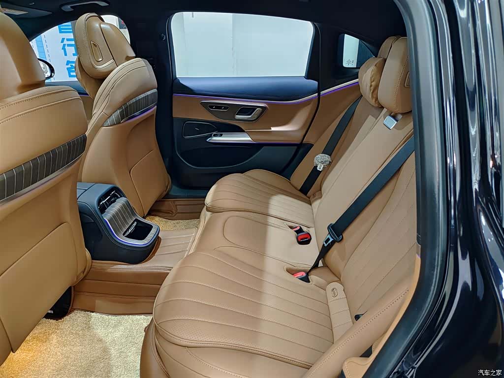 Mercedes-Benz E-Class, 2024 8