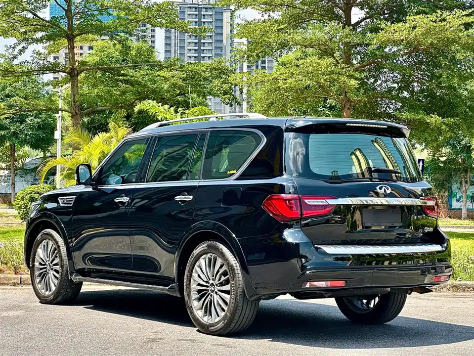 Infiniti QX80