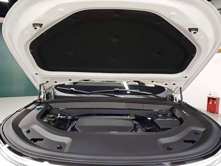 Li Auto L8, 2025 13