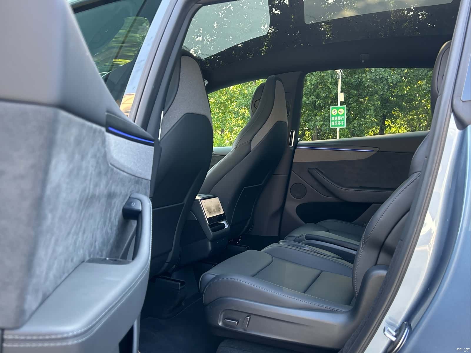 Tesla Model Y, 2026 6