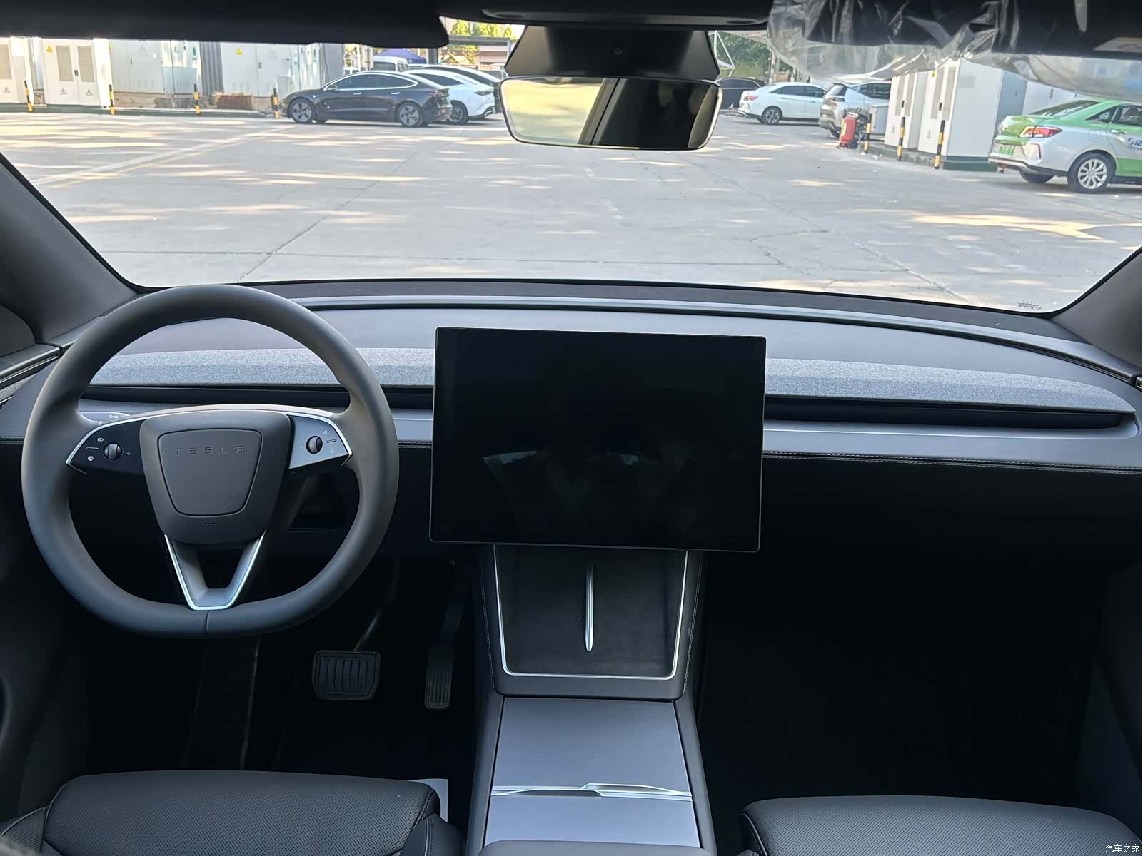 Tesla Model Y, 2026 все фото