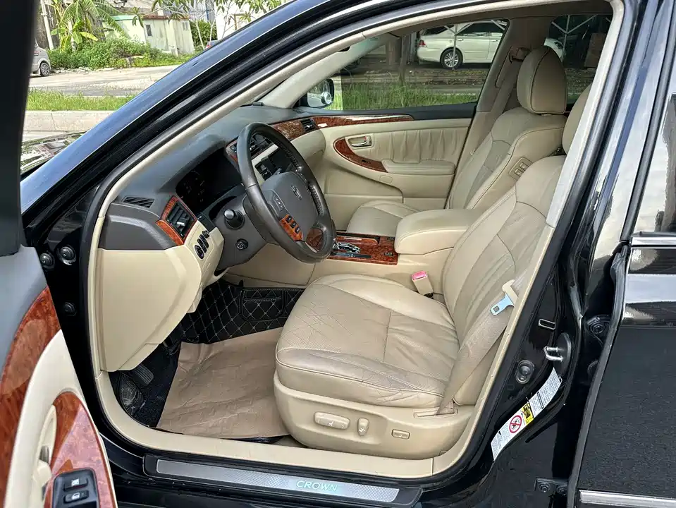 Toyota crown