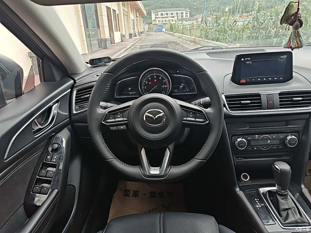 Mazda Mazda3, 2018 11