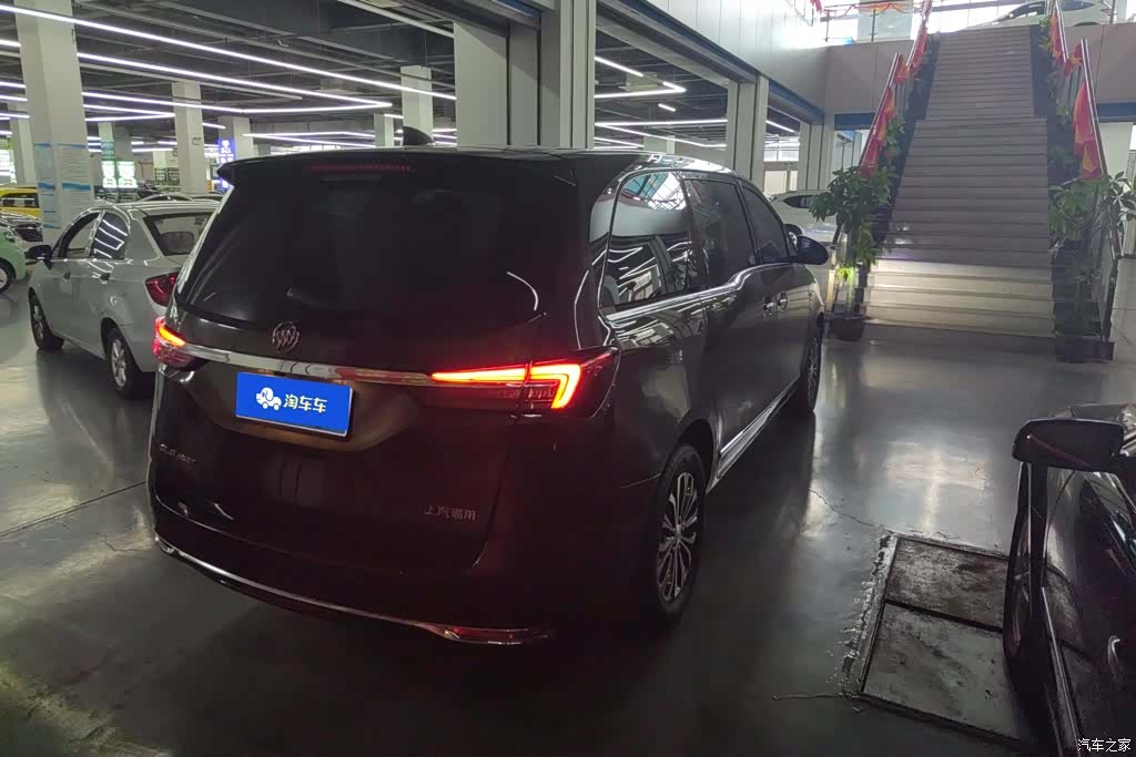 Buick GL8, 2021 3