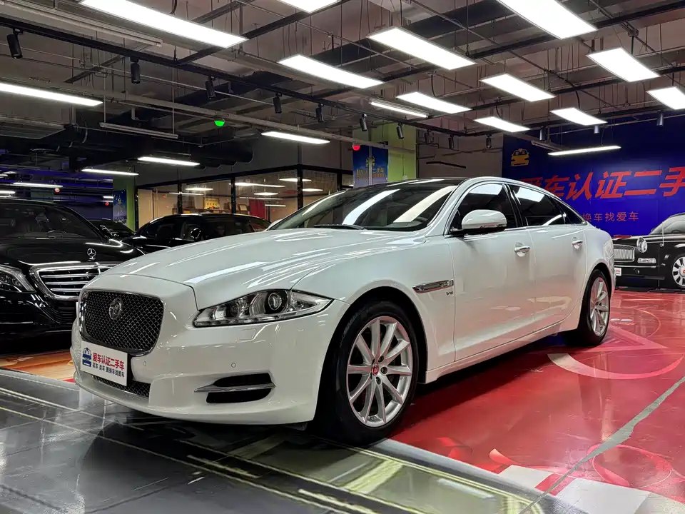 Jaguar XJ Jaguar XJ