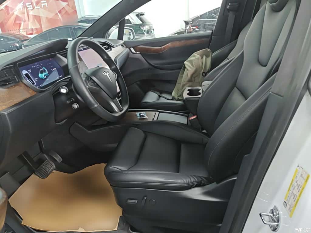 Tesla Model X, 2021 11