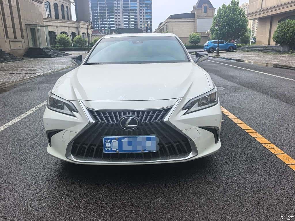 Lexus ES, 2022 3