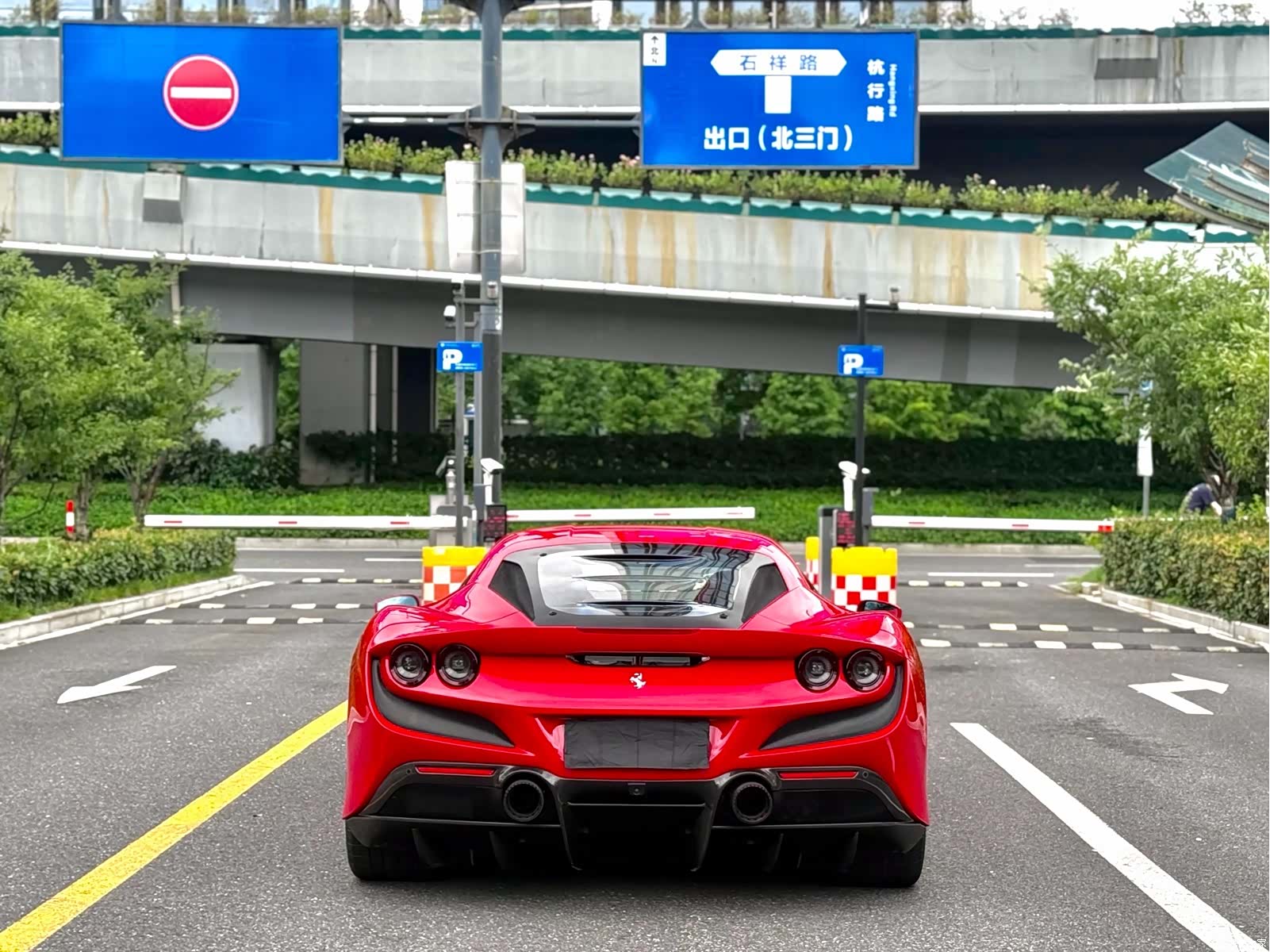 Ferrari F8, 2021 9