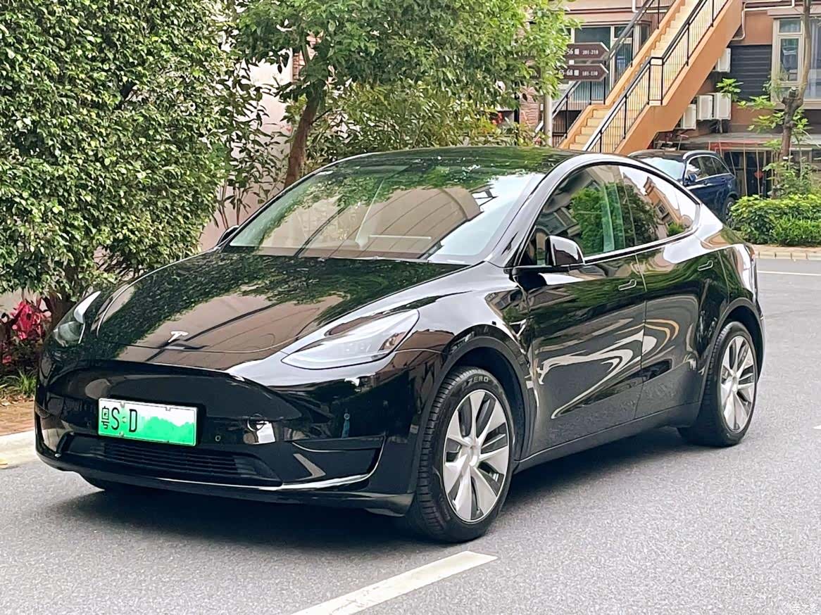 Tesla Model Y, 2023 1