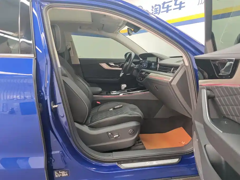Hongqi HS5